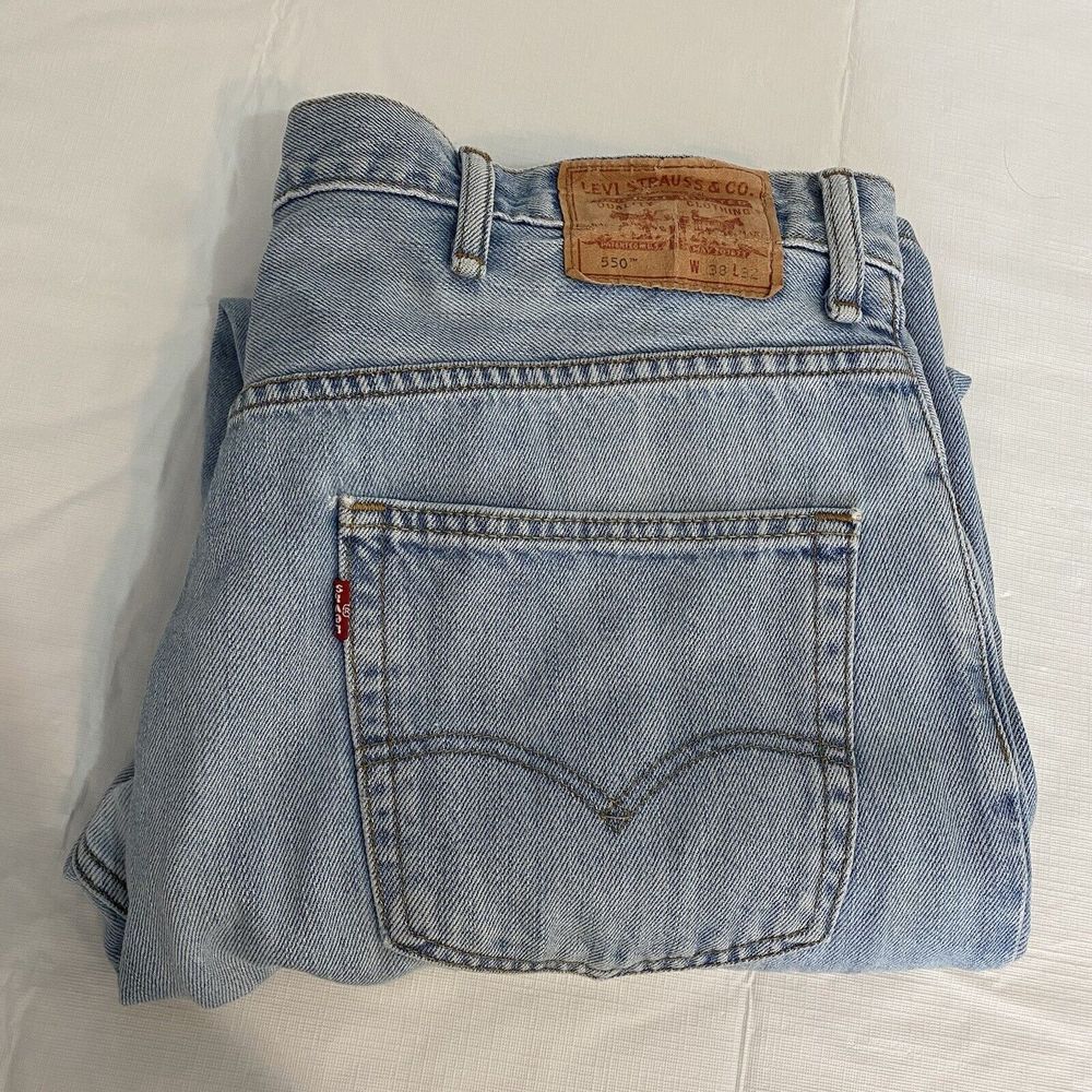 Levi's 550 Jeans Men's 38X32 Blue Relaxed Fit Straight‎ Leg Light Wash
